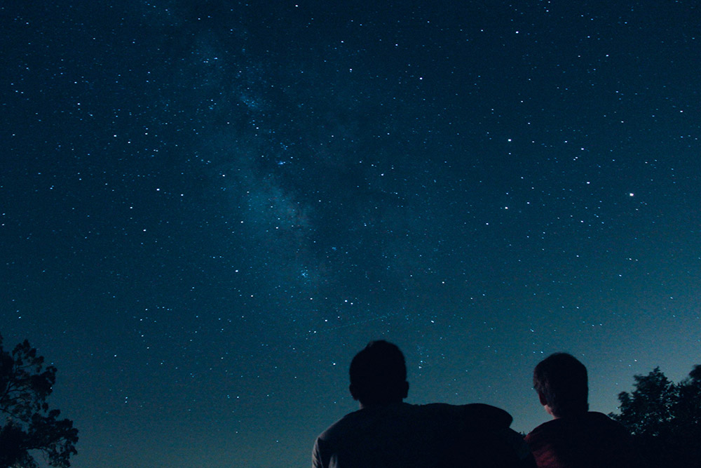 people stargazing